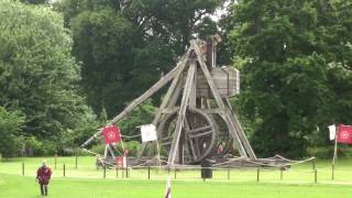 The Mighty Trebuchet at Warwick Castle [upl. by Enirac]